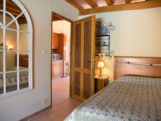 Les Olliviers - the bedroom with exit to the terrace