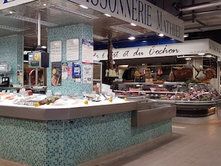 Nimes - tägl. Vormittagsmarkt in "Les Halles" /Coupole