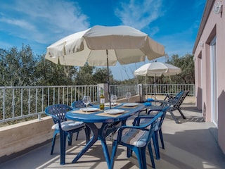 Angenehme Terrasse mit Meerblick