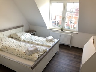 Schlafzimmer 1