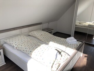 Schlafzimmer 2