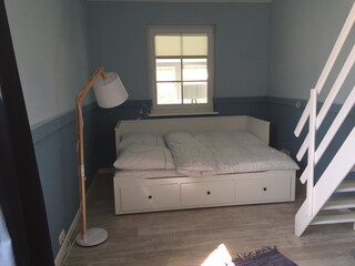 Schlafzimmer mit Ausziehbett