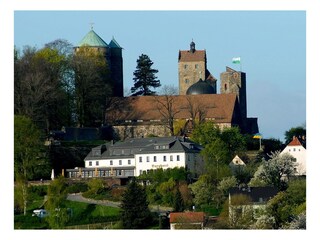das kleine Dach, rechts vom Hotel - unser Refugium