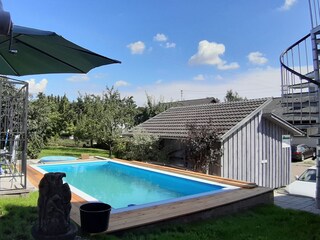 der Pool im Garten