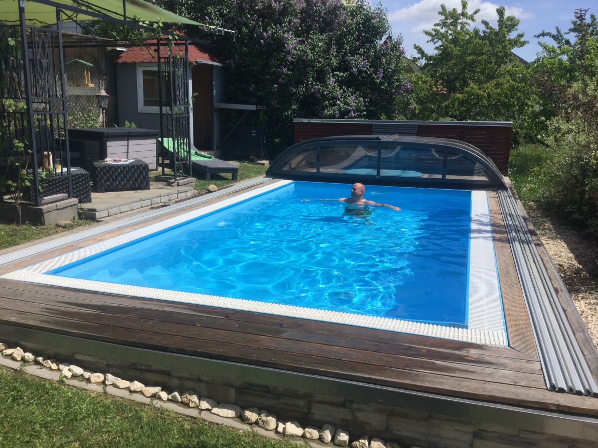 Der Swimminpool im Garten