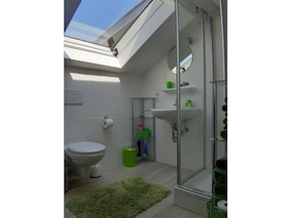 Das Badezimmer mit Dusche
