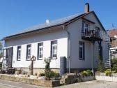 und Frühstücksbalkon mit Treppe zum eigenen Pool