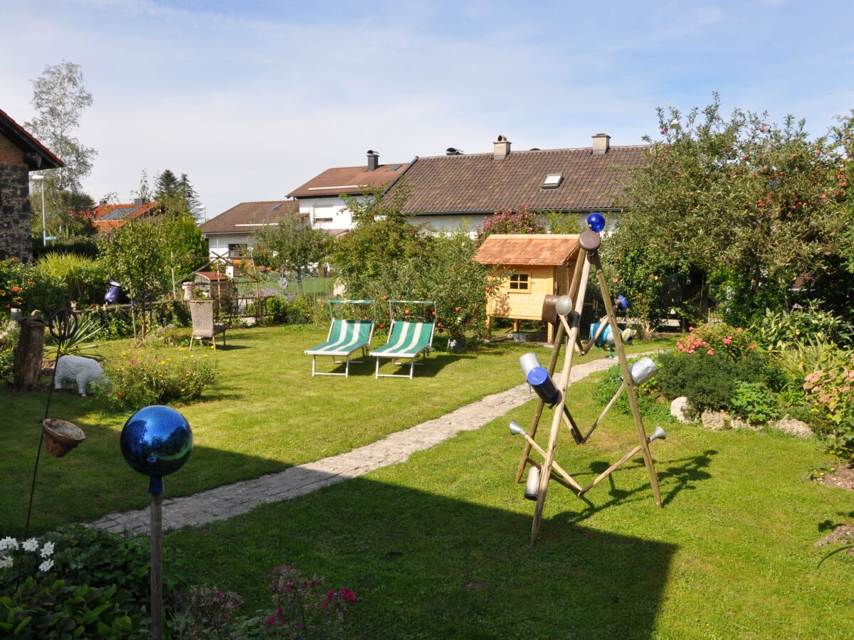 Unser Garten mit Hühnerhaus