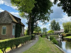 Holiday house Wunderschönes Ferienhaus in Giethoorn mit Terrasse - Giethoorn - image1