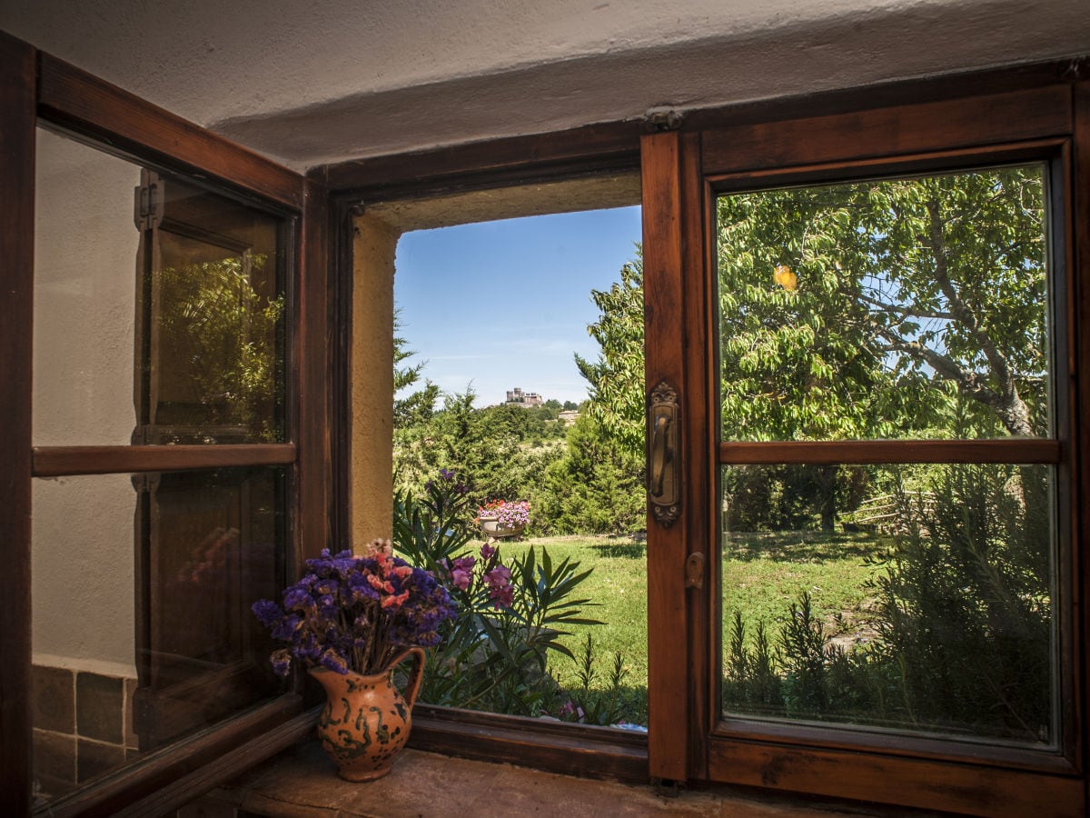 Blick aus dem Fenster auf das Schloss