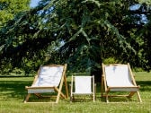 Sonnenliegen im Park