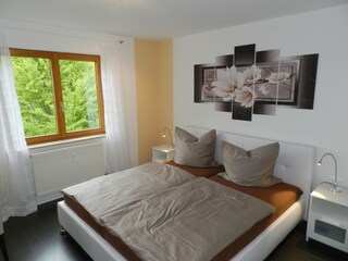 Schlafzimmer mit Doppelbett