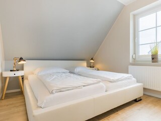 2. Schlafzimmer