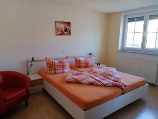 Schlafzimmer 1