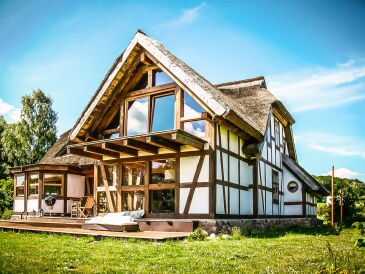 Ferienhaus Fachwerkhaus am Bodden mit großen Garten, Teich