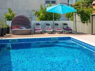 Außenterrasse mit Pool