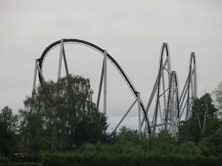 Blick auf die Achterbahn Silver Star im Europa Park
