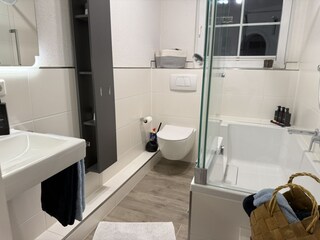 Badezimmer mit Fußbodenheizung