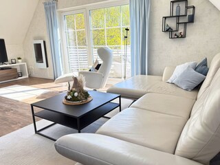 Modernes Wohndesign trifft Wohlfühatmoaphäre- Weitb
