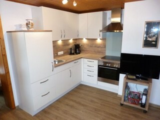 Küche mit Spülmaschine