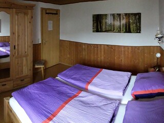 Schlafzimmer 1