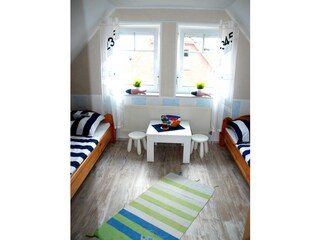geräumiges Kinderzimmer "Klabauterkiste" - Obergeschoss
