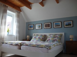kuscheliges Schlafzimmer mit Kleiderschrank - EG