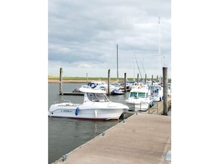 Hafen Neßmersiel mit Fähranleger auf die Insel Baltrum