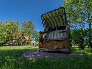 Garten mit Strandkorb