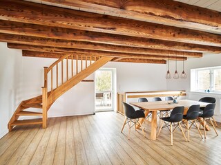 Der Essbereich mit Ausgang zum Balkon