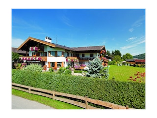 Haus Jäger im Sommer