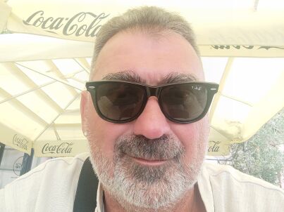 Herr Elvis Mujacevic