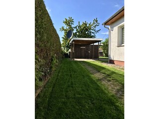 Carport mit Gartenhaus