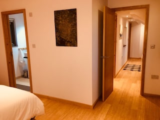 Badezimmer und Flur