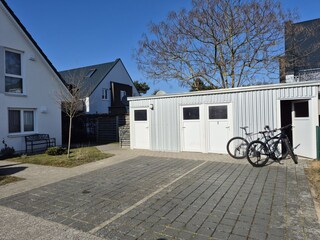Jede Wohnung verfügt über einen eigenen Fahrradschuppen