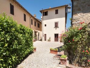 Geräumiges Ferienhaus in Pergine Valdarno mit Swimmingpool - Pergine Valdarno - image1