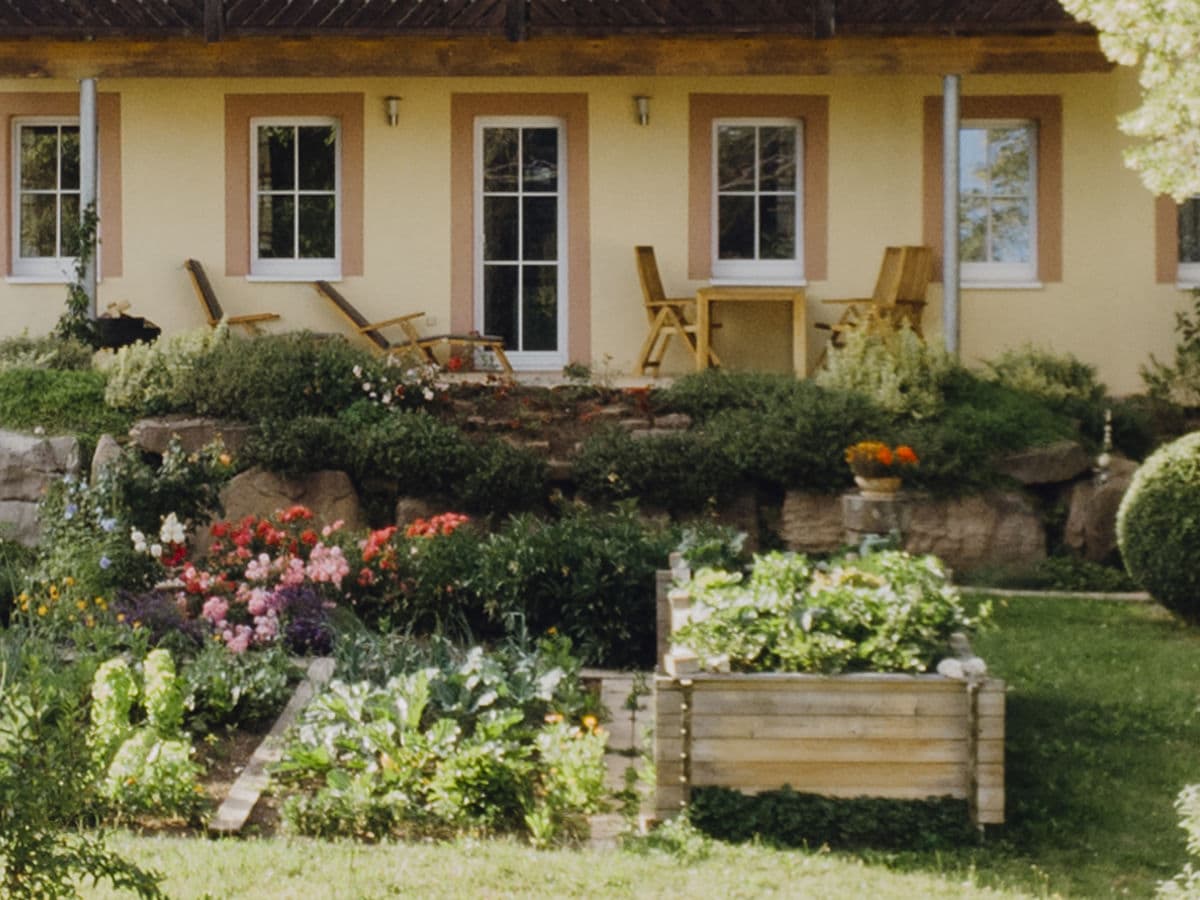 große möblierte Terrasse