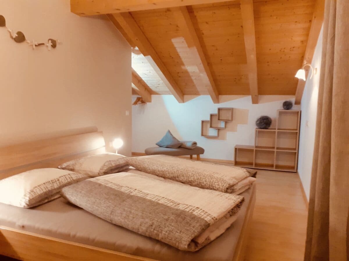 Schlafzimmer 1 mit Doppelbett