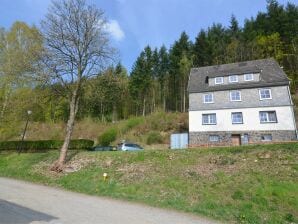 Idyllisches Ferienhaus im Wald in Liesen - Hallenberg - image1