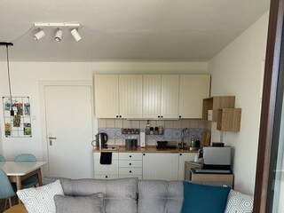Offene Küchenzeile im Wohnzimmer