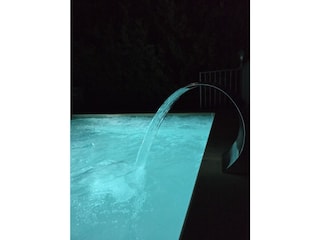 Pool beleuchtet