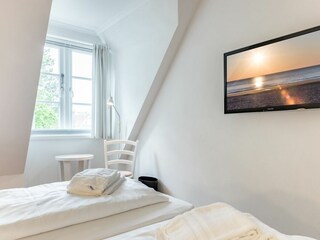 1. Schlafzimmer mit TV