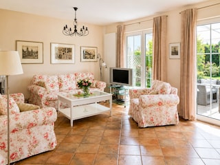 Helles Wohnzimmer im Landhausstil