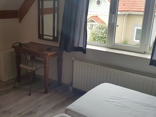Schlafzimmer mit Doppelbett