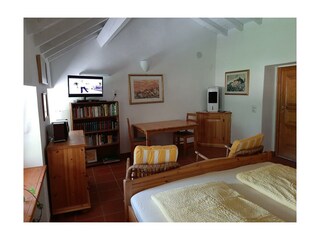 Vom Bett aus kann man Fernsehen