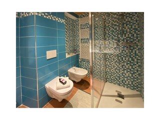 Das grosse moderne Badezimmer