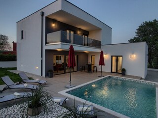 Villa mit privatem Pool in Sisan