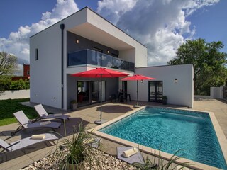 Villa mit privatem Pool in Sisan