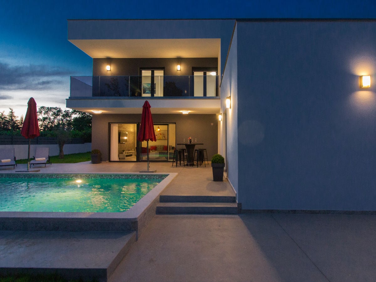 Luxury villa Ema with pool in Šišan - wiibuk.com