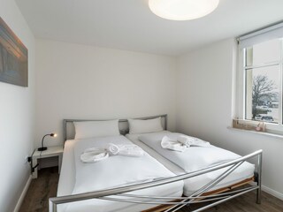 Schlafzimmer mit Doppelbett